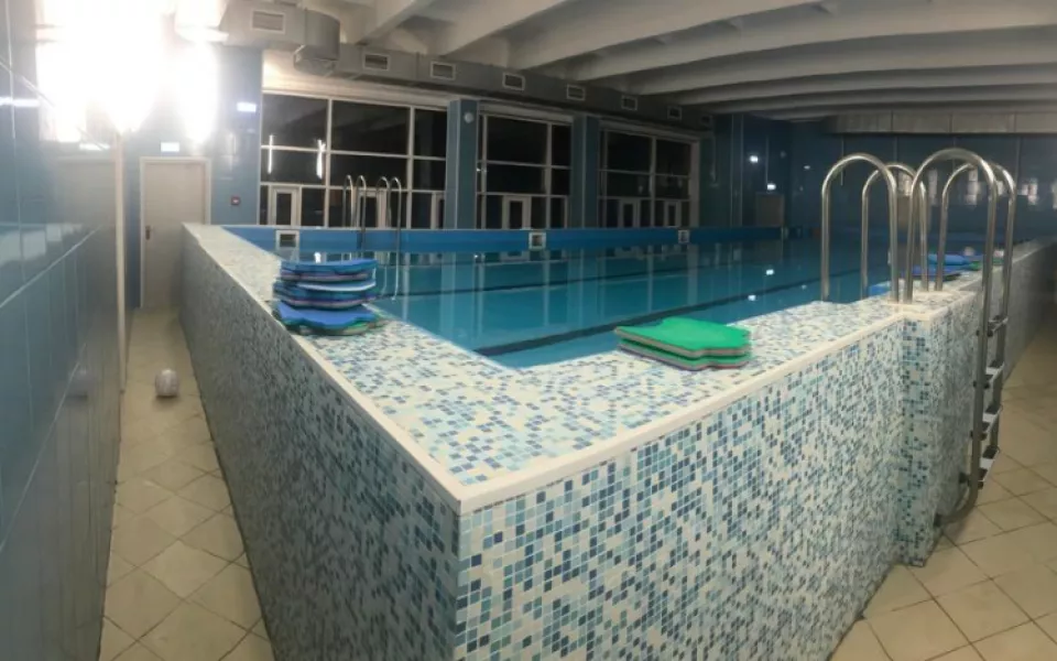 Новосибирская школьница утонула в бассейне на уроке физкультуры