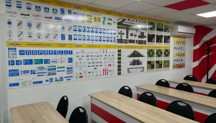 Ученик напал с ножом на инструктора в московской автошколе