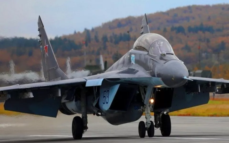 Минобороны РФ показало видео уничтожения самолета противника штурмовиком
