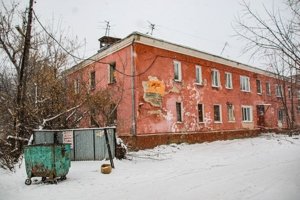Аварийный дом по адресу: ул. Смирнова, 77д