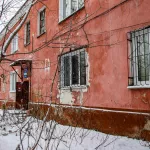 В Барнауле эвакуируют жильцов разрушающегося аварийного дома