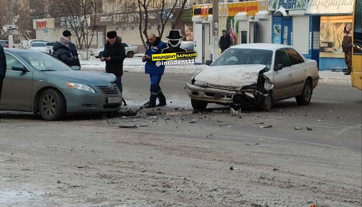 Барнаул 19 ноября. Дорожно-транспортное происшествие. Авария в Барнауле сегодня.