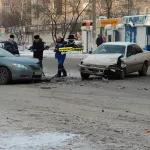 В Барнауле на перекрестке две легковушки не поделили дорогу