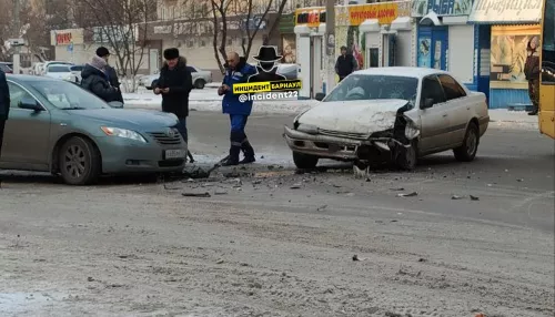 В Барнауле на перекрестке две легковушки не поделили дорогу