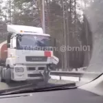 Бензовоз смял легковушку на шоссе Ленточный бор в Барнауле