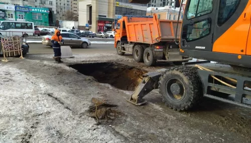 В Барнауле устранили повреждение водопровода в центре города