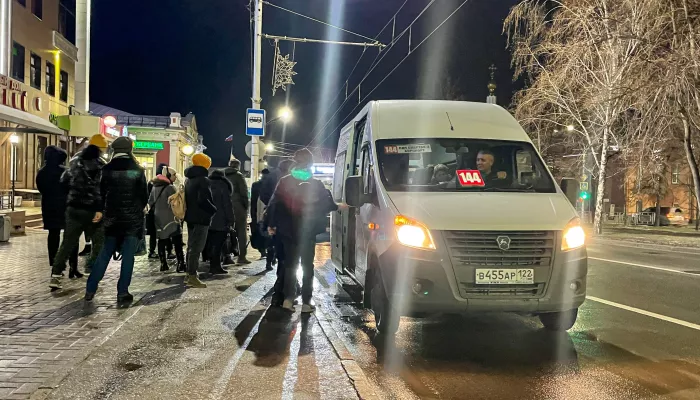 Барнаульские перевозчики согласились не поднимать проезд в автобусах №18, 27 и 144