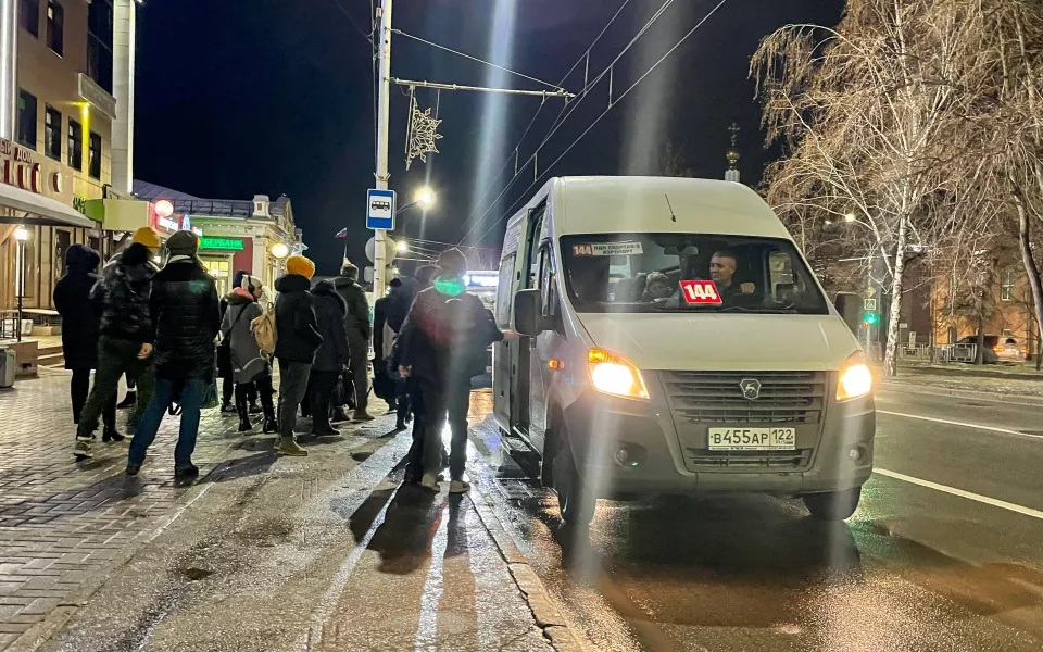 Барнаульцы жалуются на хамство, поборы и лихую езду маршрутчиков