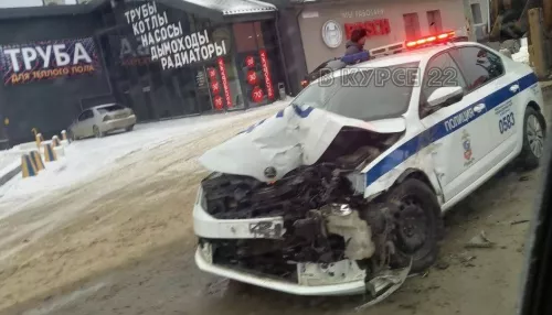 Барнаульцы обсуждают видео столкновения машины ДПС с трактором
