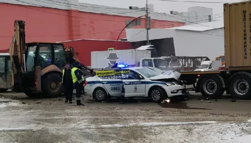 В полиции рассказали подробности аварии с автомобилем ДПС в Барнауле