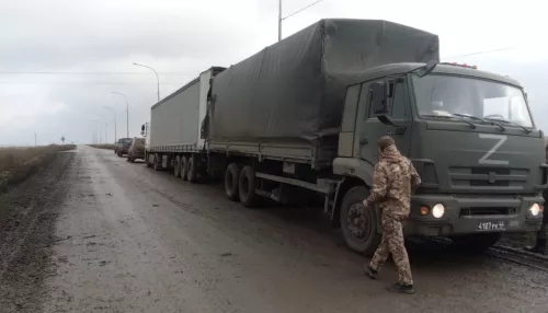 Алтайскую фуру, доставившую гуманитарный груз на СВО, отправили на штрафстоянку