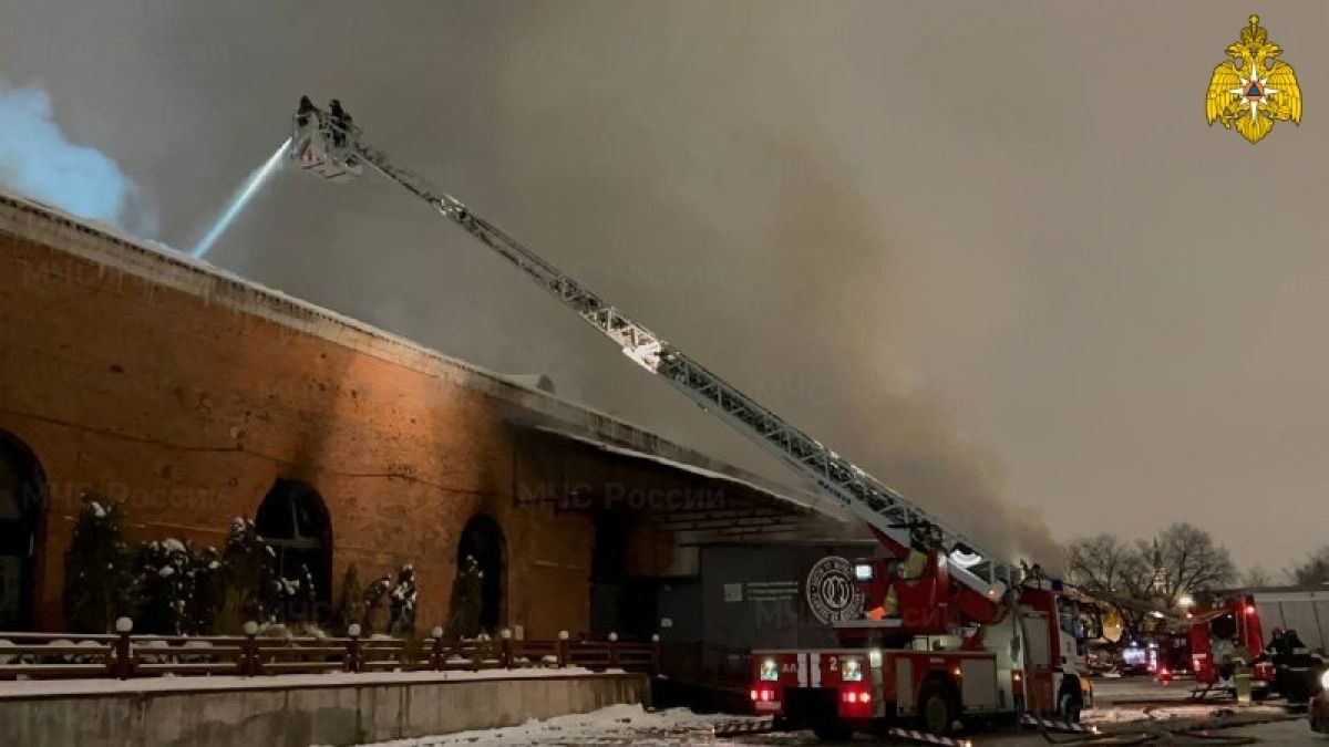 Пожар в московском складе