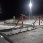 В Барнауле большегруз проломил ограничитель высоты на Старом мосту