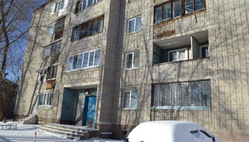 Две сотни жалоб поступило в адрес управляшки проблемного дома на Коммунаров