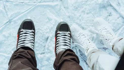 От парков до торговых центров. Где покататься на коньках в Барнауле зимой