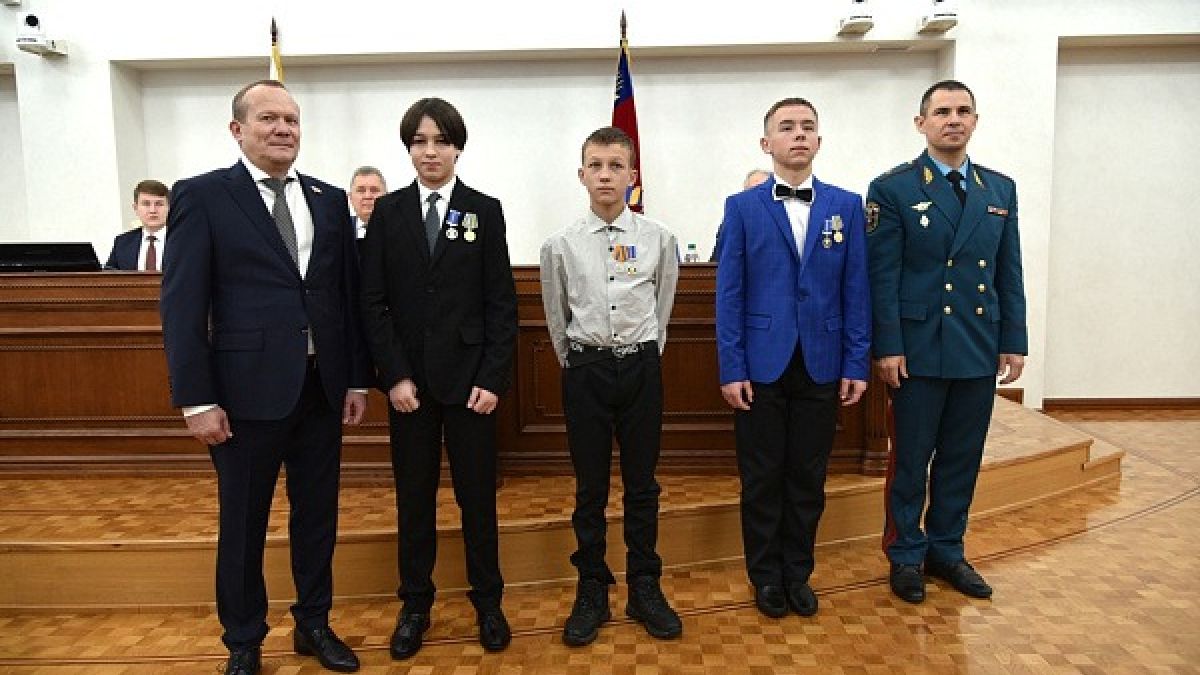Три юных героя из Алтайского края получили высокие награды