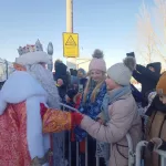 Мороз в -26 не помешал славгородцам встретить поезд Деда Мороза