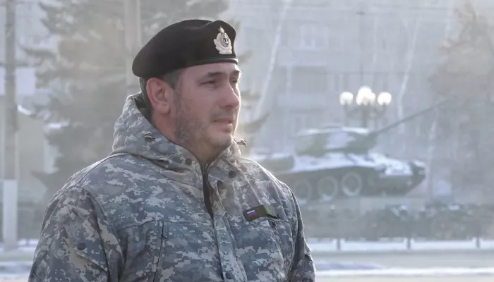 В Барнауле морские пехотинцы провели митинг и пообщались с трудными подростками