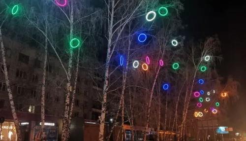 Барнаул начали украшать к Новому году прошлогодним убранством