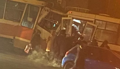 В Новосибирске 15 человек пострадали при жестком ДТП с двумя трамваями