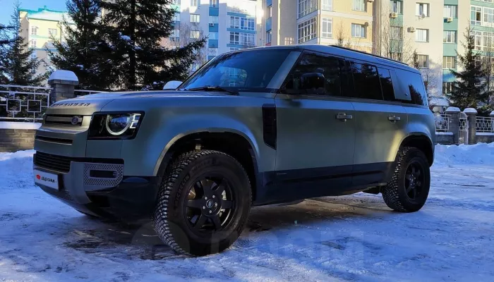 В Барнауле Land Rover в матовой зеленой бронепленке продают за 8 млн рублей