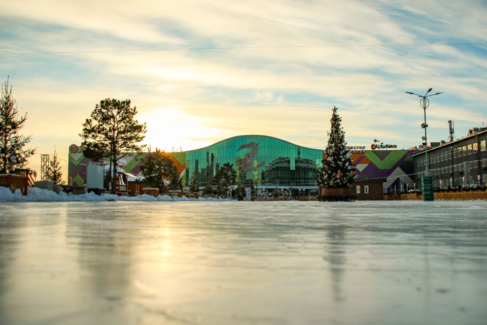 Каток около ТРЦ Galaxy