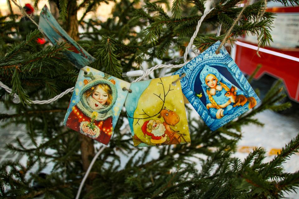 Новогоднее украшение. Каток около ТРЦ Galaxy