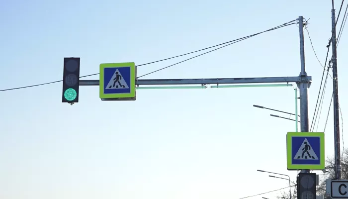 На федеральных дорогах Алтайского края установили сенсорные светофоры
