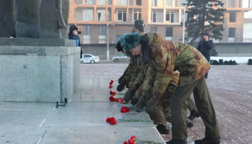 В Барнауле в День неизвестного солдата почтили память погибших воинов