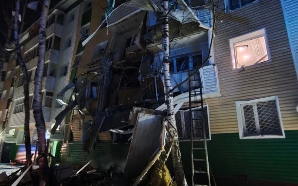 Четыре человека погибли из-за обрушения части дома в Нижневартовске