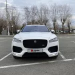 В Барнауле продают Jaguar с подсветкой салона почти за 4,8 млн рублей