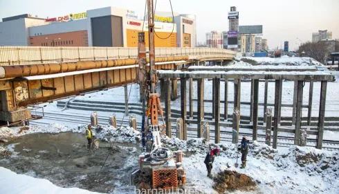 Подрядчик объяснил, что скорректировало сроки ремонта моста на Новом рынке