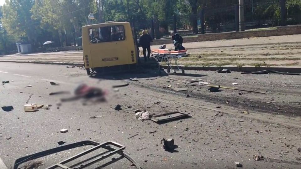 Последствия артобстрела одного из районов Донецка
