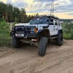 В Барнауле продают переделанный в вездеход Jeep Cherokee за 1,25 млн рублей