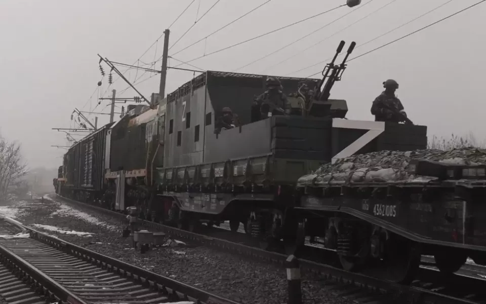 Крепость на колесах: в минобороны показали работу военного поезда