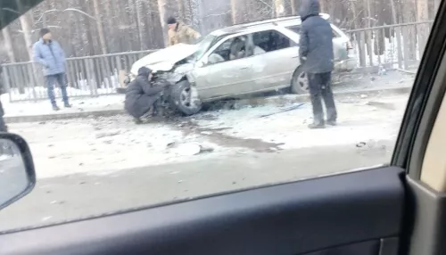 В Барнауле пьяный водитель без прав вылетел на встречку и устроил ДТП