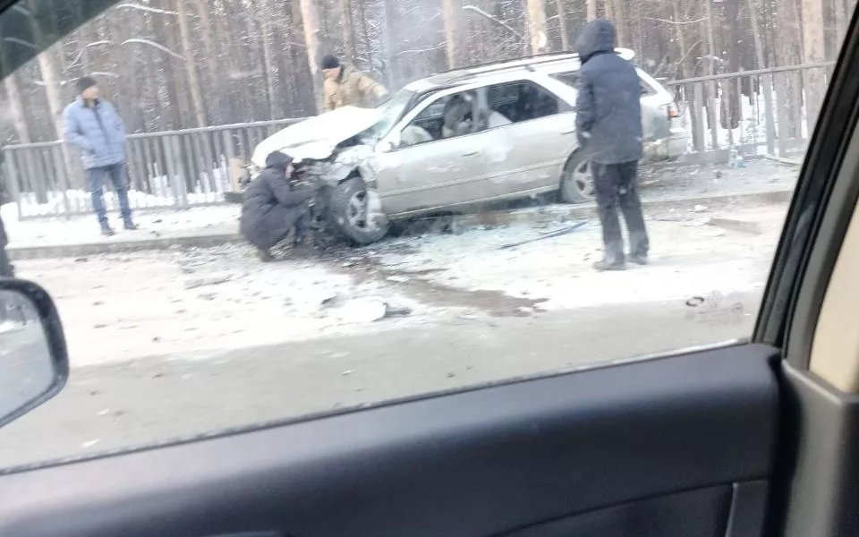 В Барнауле пьяный водитель без прав вылетел на встречку и устроил ДТП