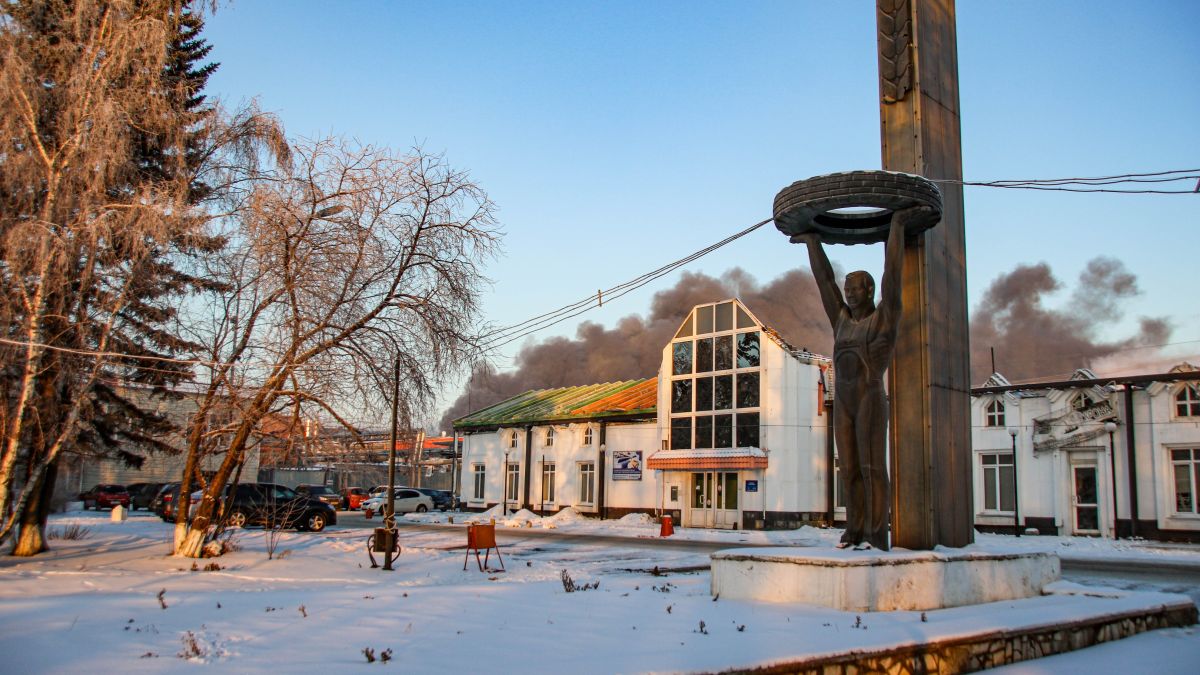 Пожар на шинном заводе в Барнауле 