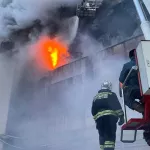 Прокуратура начала проверку из-за пожара на шинном заводе в Барнауле