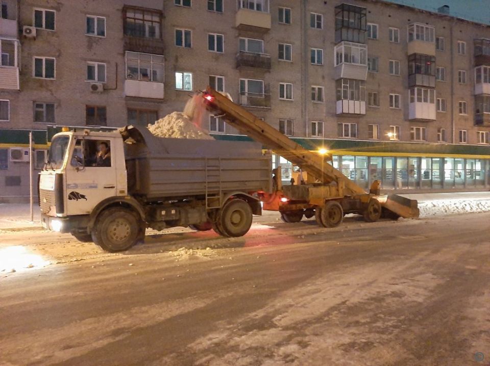 Очистка снега в Барнауле 