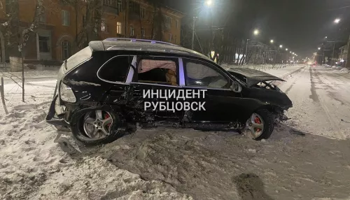 Жители Рубцовска нашли на проспекте в хлам разбитый Porsche