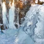 Как выглядит знаменитый водопад Корбу на Алтае зимой. Фото