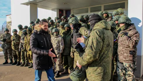 Алтайским разведчикам передали боевые шлемы системы МИЧ