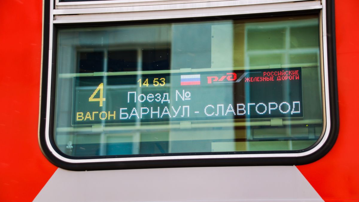 Перед первым рейсом нового ускоренного пригородного поезда Барнаул – Славгород