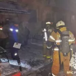 В Бийске на пожаре в пятиэтажке спасли 16 человек