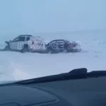 Четыре автомобиля слетели в кювет на заметенной трассе в Алтайском крае