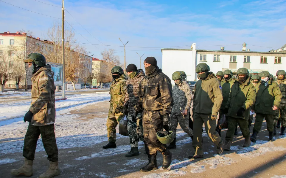 Работа, выплаты, жилье: какие меры поддержки есть в Алтайском крае для участников СВО