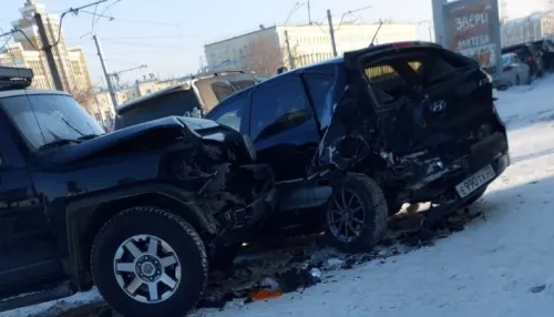 В Барнауле возле площади Октября произошло массовое ДТП