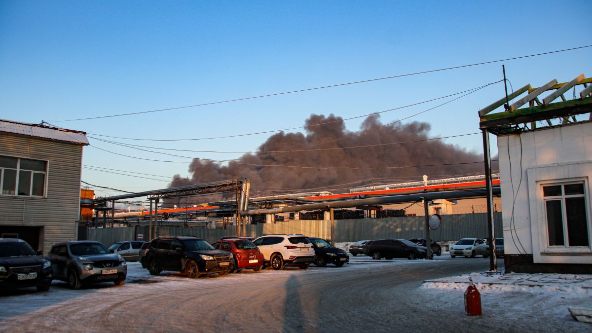 Пожар на шинном заводе в Барнауле