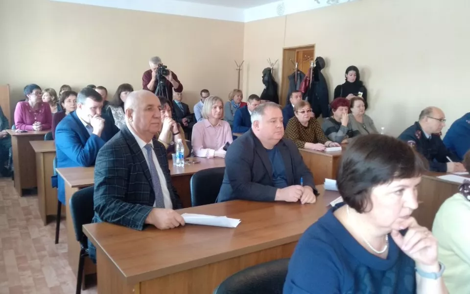 Двух депутатов АКЗС изъяли из борьбы за власть в Алтайском и Павловском районах